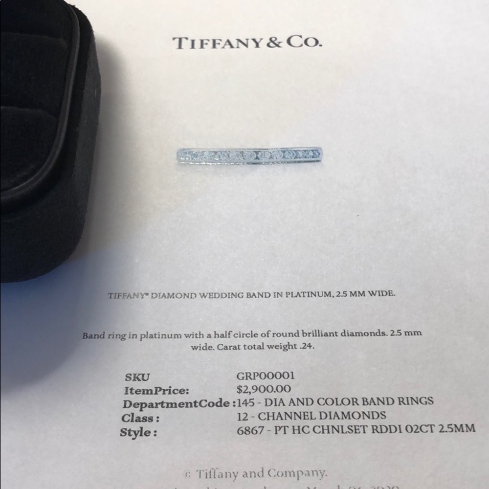Tiffany & Co. platinum and diamond wedding band - Picture 4 of 7